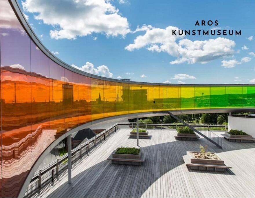 Bo Med Stil Og Udsigt Til Aarhus Lystbadehavn Lejlighed Eksteriør billede