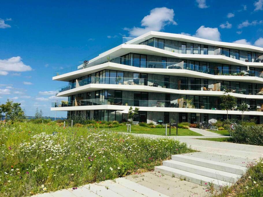 Bo Med Stil Og Udsigt Til Aarhus Lystbadehavn Lejlighed Eksteriør billede