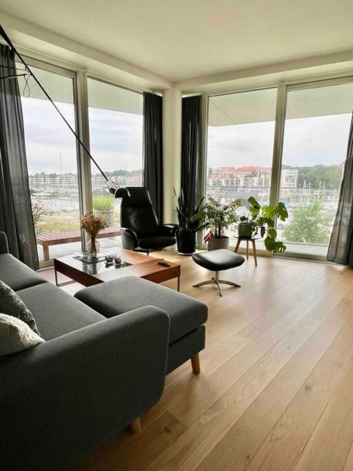 Bo Med Stil Og Udsigt Til Aarhus Lystbadehavn Lejlighed Eksteriør billede