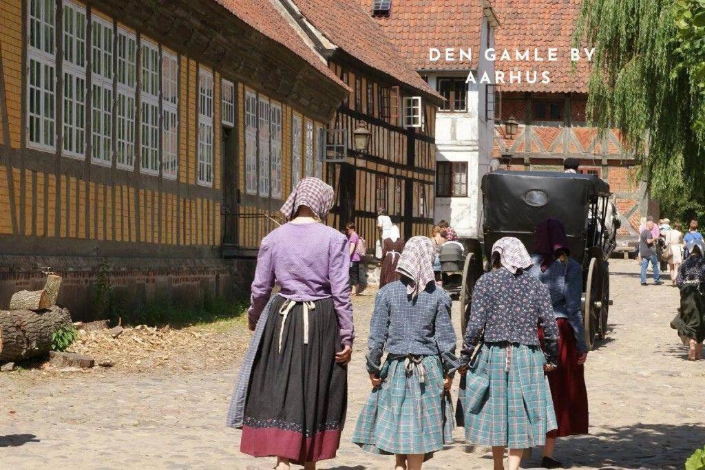 Bo Med Stil Og Udsigt Til Aarhus Lystbadehavn Lejlighed Eksteriør billede