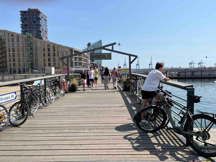 Bo Med Stil Og Udsigt Til Aarhus Lystbadehavn Lejlighed Eksteriør billede